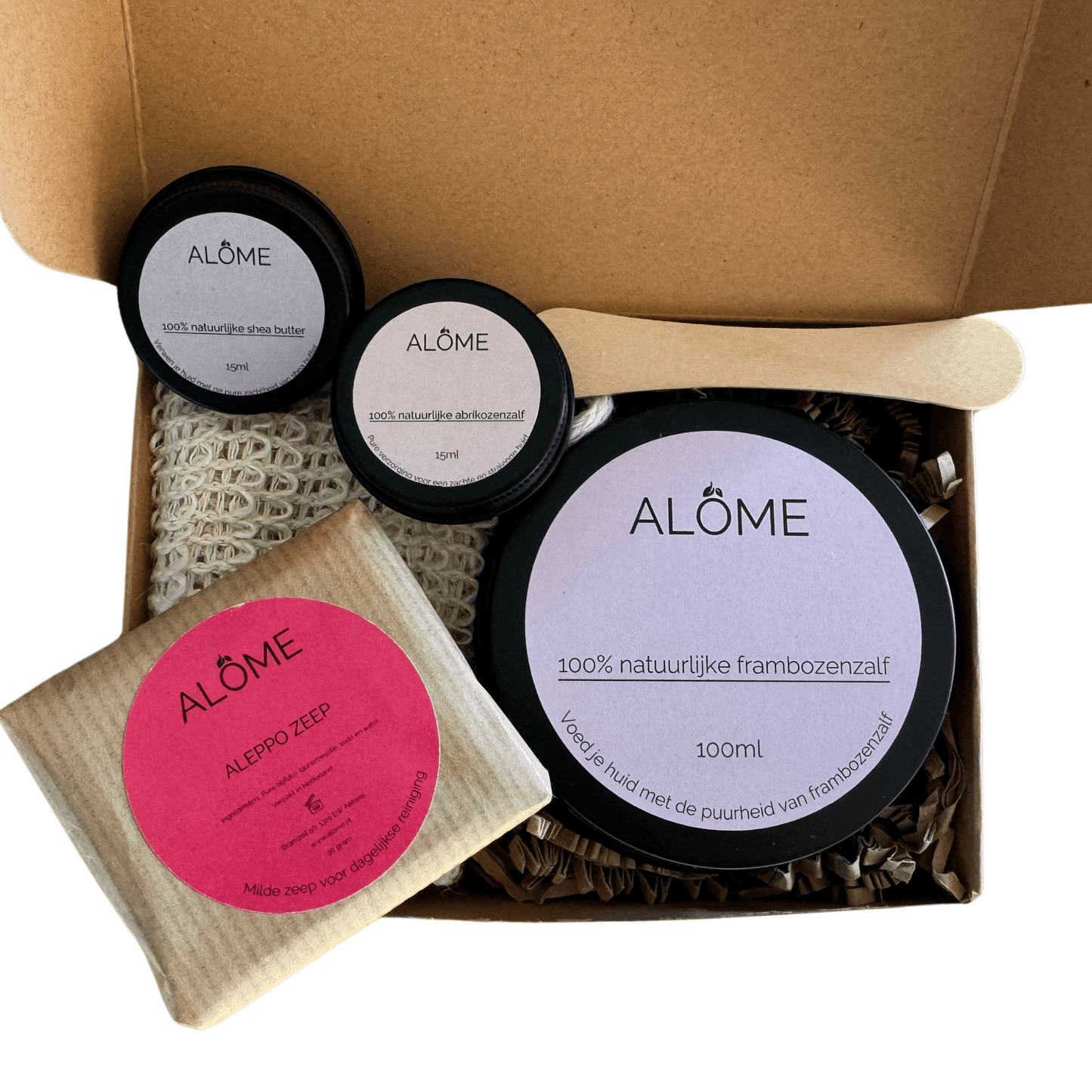 Giftbox met frambozenzalf, abrikozenzalf, shea butter, zeep, zeepzakje en crème spatel.