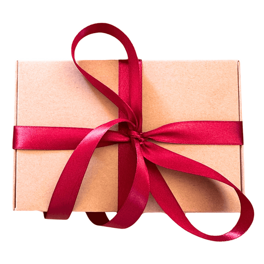 Cadeauverpakking, doosje met rood lint