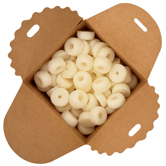 Kraftpapieren doosje met crème kleurige waxmelts.