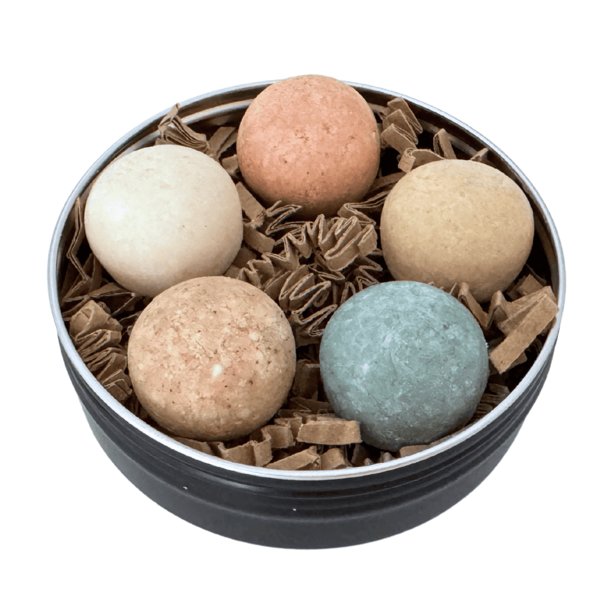 Vijf verschillende mini shampoo bars in zwart blikje verpakt