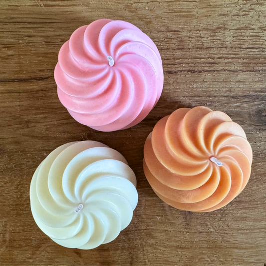 3 kaarsen in de vorm van een slagroomtoefje.