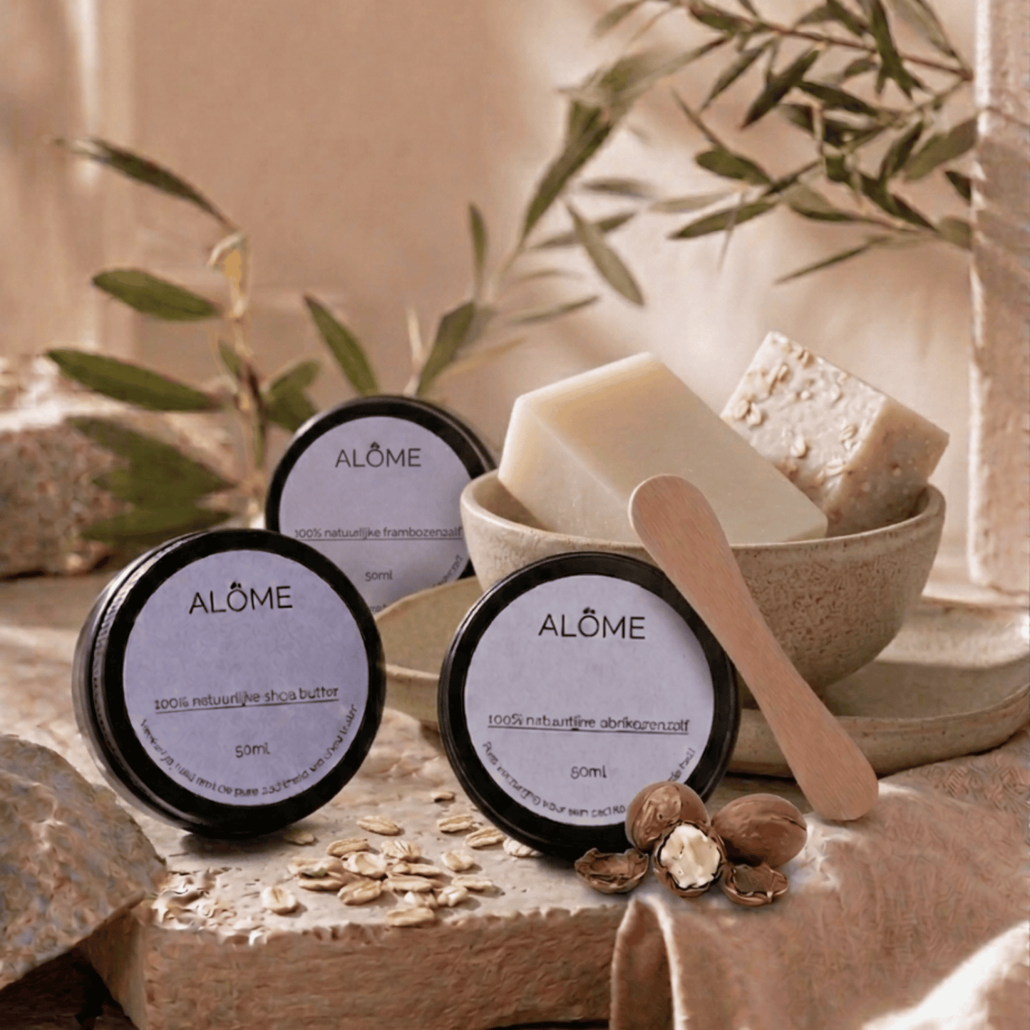 Winterhuid verzoring met shea butter zeep, aloe vera scrubzeep, abrikozencrème, frambozencrème, shea butter, crème spatel. 